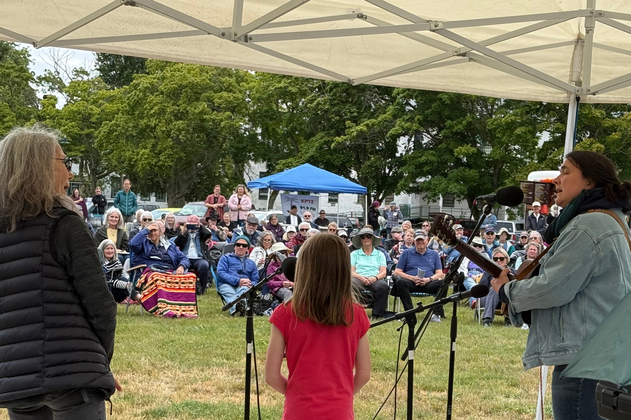 To start the Free Fridays at the Fort series this past week, Voice Works performers Valerie Mindel, left, Flora Miller, 8, and Emily Miller sing to the crowd on the Commons lawn. Photo by Beacon staff