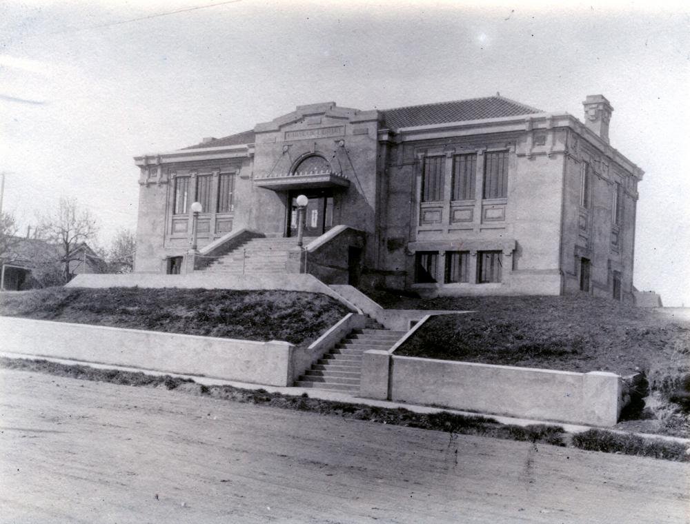 Photo courtesy of https://ptpubliclibrary.org/library/page/history-library