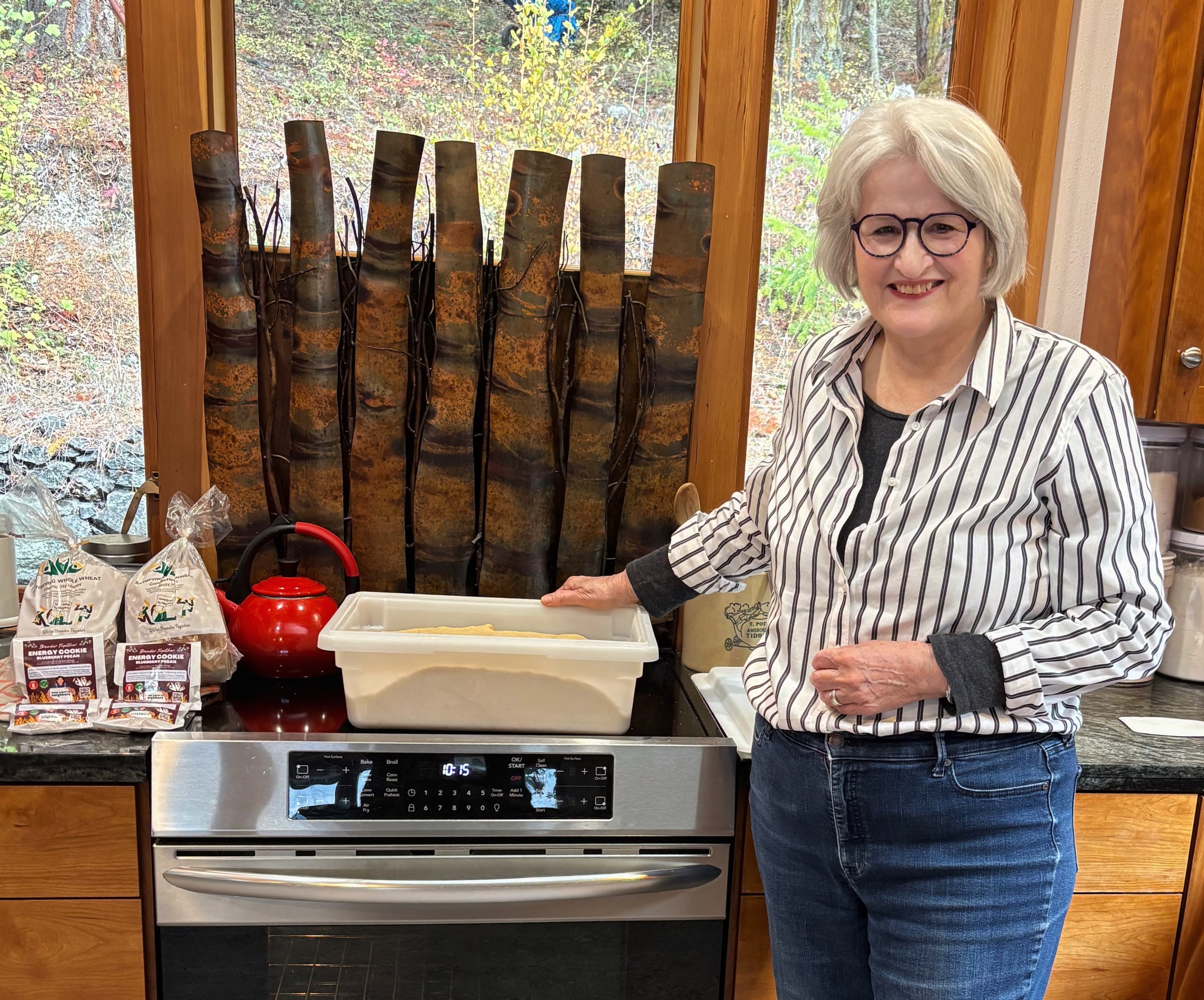   Jane Hutcheson combines her skills as an organizer and a baker to help provide bread and energy cookies to Jefferson County Food Banks. Photo by Nhatt Nichols  