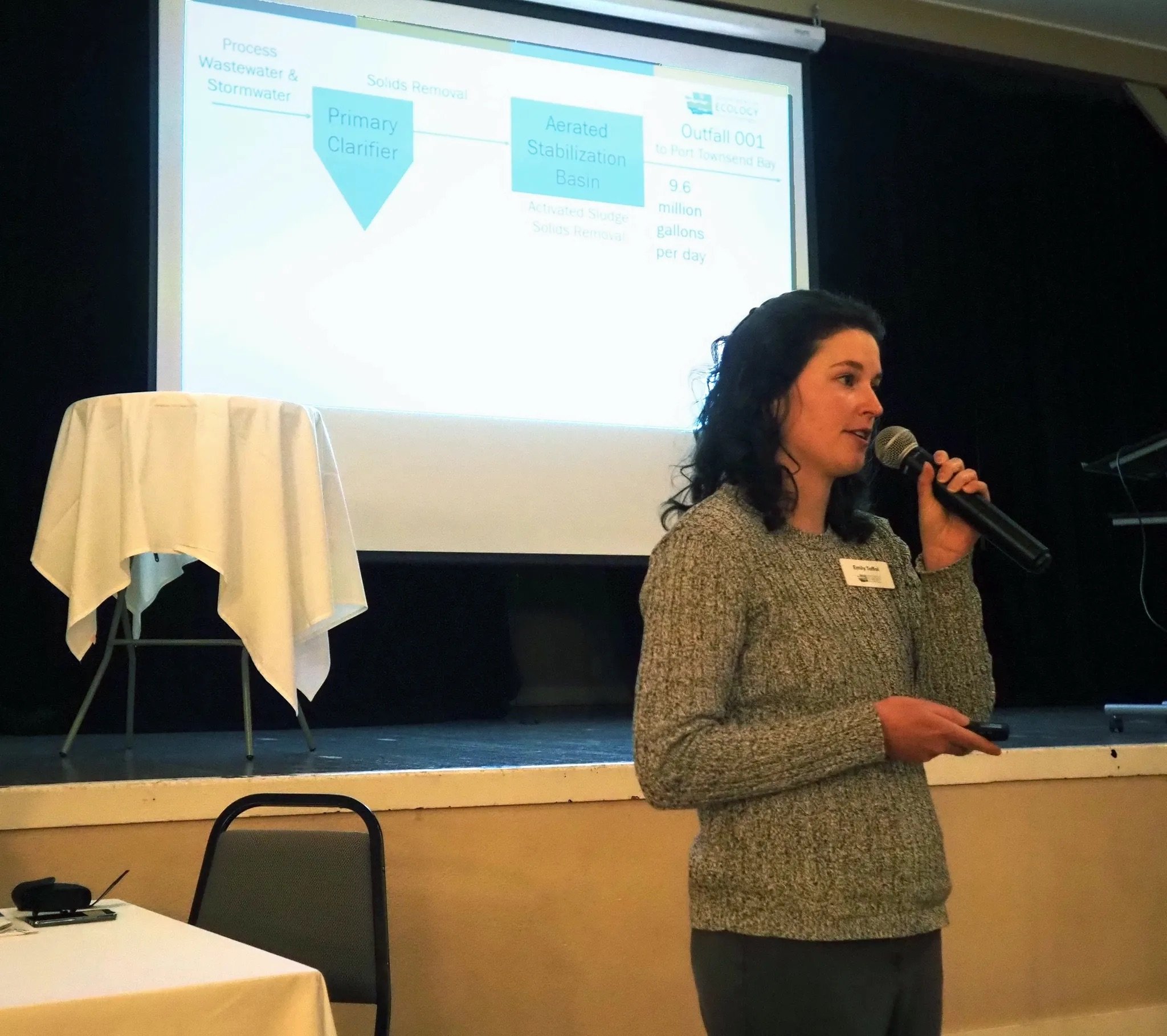  Emily Toffol, an environmental engineer for the Washington State Department of Ecology, describes the kraft pulping process used by the Port Townsend Paper Co. during a public hearing on Dec. 4. Photos by Derek Firenze 